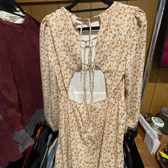 NWT Lush from Nordstrom Honey/Caramel Floral Print, Open Back Midi Dress, Small - Picture 5 of 6